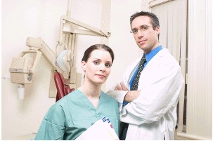 Das Bild zeigt Mitarbeiter eines Krankenhauses, die von der Forschungsgruppe Metrik befragt wurden
