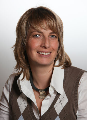 Das Bild zeigt Tanja Damm, eine Gesellschaftlerin der Forschungsgruppe Metrik